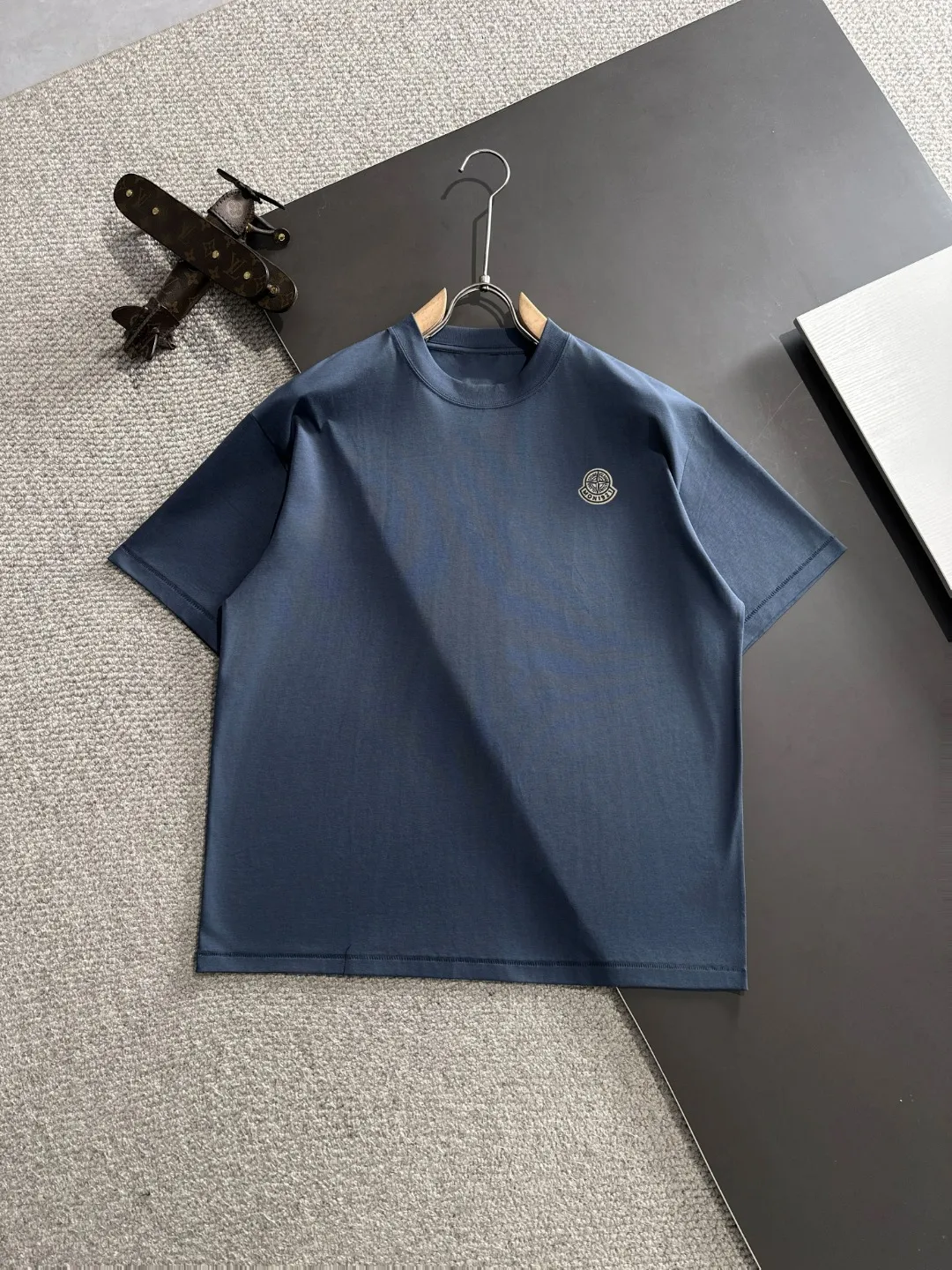 Next day shipping P460 Stone lsland/stone island high quality 2025 spring and summer new casual heavy industry suit exclusively developed by yb! High quality production! Imported custom-made fabrics for foreign orders, with high breathability and comfort, impeccable details, brand element design concept, delicate and soft feel! It presents a casual cut and the upper body shape is great! On sale simultaneously on the official website! From a high-end men's positioning brand, the low-key luxury taste is irresistible! Exquisite workmanship and impeccable quality! The overall style is simple, fashionable and timeless, fully meeting the requirements of stylish and tasteful dressing! Size: S-XXL